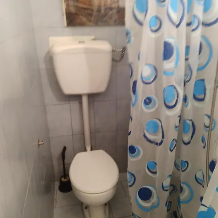 Stanza Privata Con Bagno Nel Centro Di Alloggio in famiglia *
